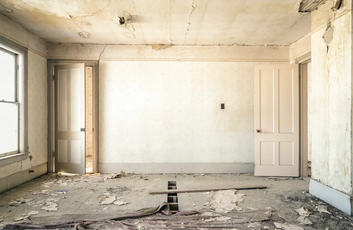 Waste disposal crew managing a cleanout project in Garden City